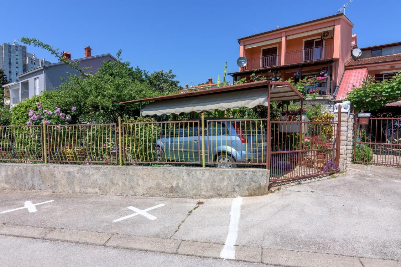 Apartments With A Parking Space Pula - 16053 Екстериор снимка