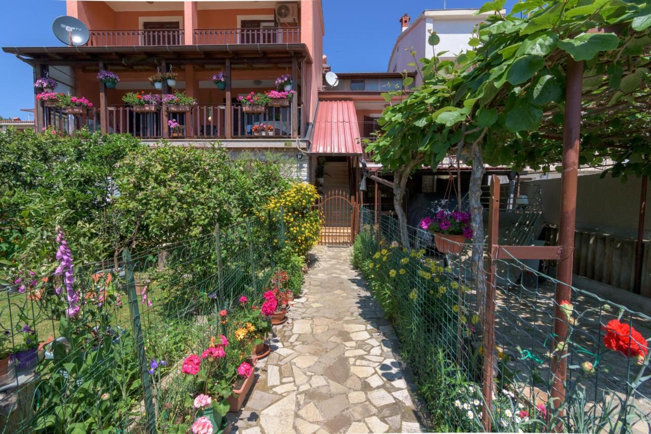 Apartments With A Parking Space Pula - 16053 Екстериор снимка
